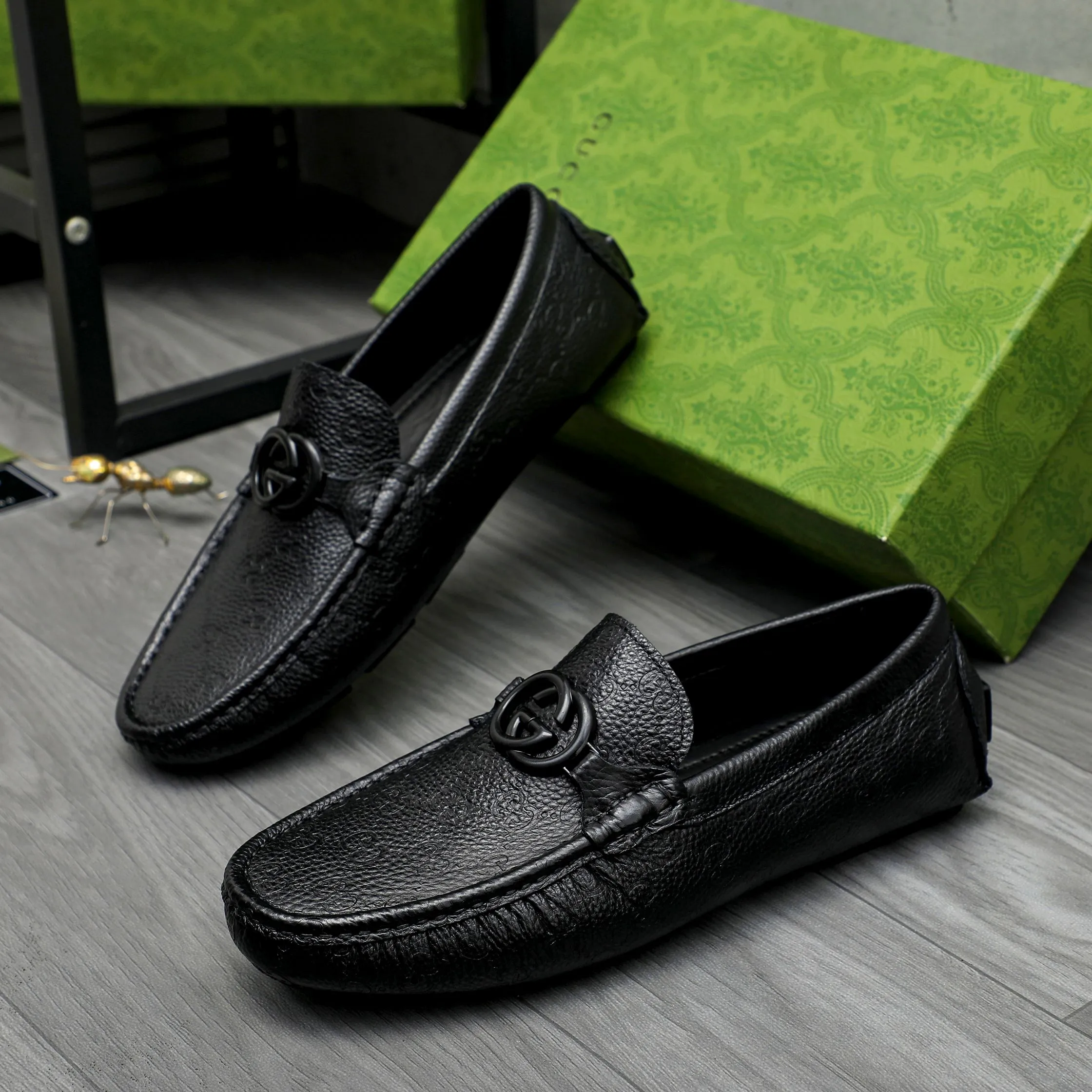 Men's shoes💰p420 Product trademark: GUCCI (Gucci) casual slip-on men's shoes Regular size: 38-44 Product material: Selected pebbled cowhide embossed upper, sheepskin lining, rubber outsole